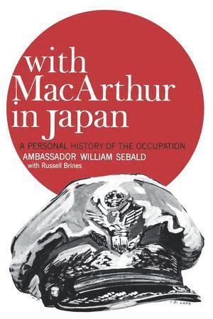 bokomslag With MacArthur in Japan