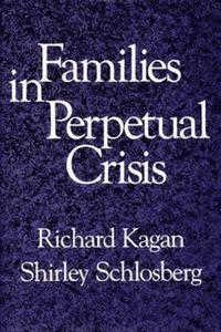 bokomslag Families in Perpetual Crisis