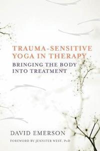 bokomslag Trauma-Sensitive Yoga in Therapy