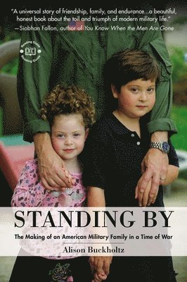 bokomslag Standing By: The Making of an American Military Family in a Time of War