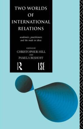 Pamela Beshoff, Christopher Hill - Two Worlds of International Relations, Häftad