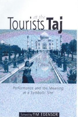bokomslag Tourists at the Taj