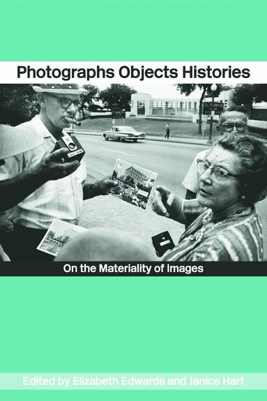 bokomslag Photographs Objects Histories