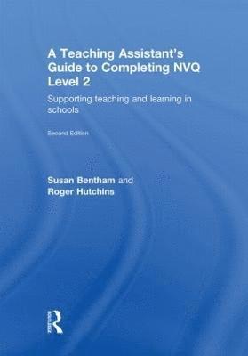 Susan Bentham, Roger Hutchins, UK) Bentham, Susan (Bognor Regis Community College of Adult Education, UK) Hutchins, Roger (Special Educational Needs Co-ordinator - Teaching Assistant's Guide to Completing NVQ Level 2, Inbunden