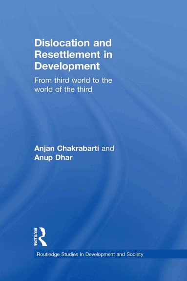 Anjan Chakrabarti, Anup Kumar Dhar - Dislocation and Resettlement in Development, Inbunden