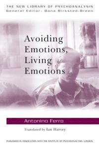 bokomslag Avoiding Emotions, Living Emotions