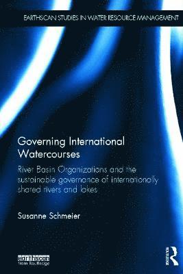 Susanne Schmeier, Germany) Schmeier, Susanne (GIZ - Governing International Watercourses, Inbunden
