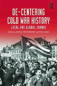 bokomslag De-Centering Cold War History