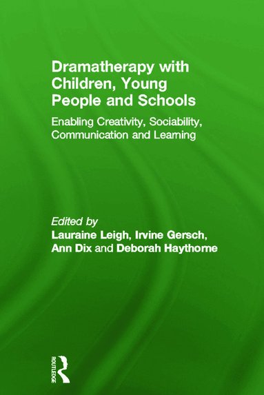 bokomslag Dramatherapy with Children, Young People and Schools