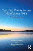 Maggie Stanton, Christine Dunkley - Teaching Clients to Use Mindfulness Skills: A practical guide, Häftad
