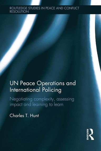 bokomslag UN Peace Operations and International Policing