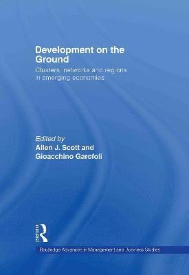 Allen J. Scott, Gioacchino Garofoli, USA) Scott, Allen J. (University of California Los Angeles, Italy) Garofoli, Gioacchino (University of Insubria - Development on the Ground, Inbunden