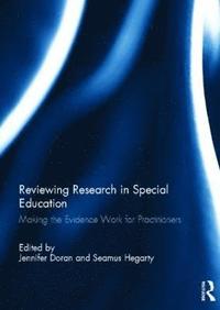 bokomslag Reviewing Research in Special Education