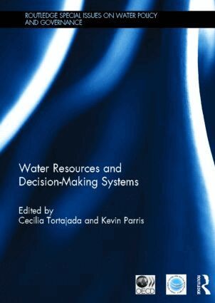Cecilia Tortajada, Kevin Parris - Water Resources and Decision-Making Systems, Inbunden