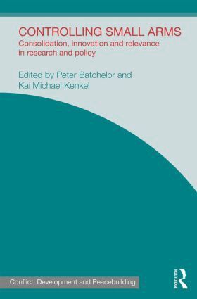 Peter Batchelor, Kai Michael Kenkel - Controlling Small Arms, Inbunden