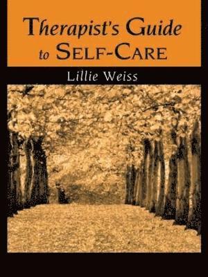Lillie Weiss - Therapist's Guide to Self-Care, Inbunden