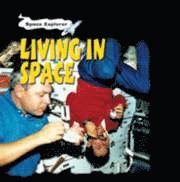 bokomslag Living in Space