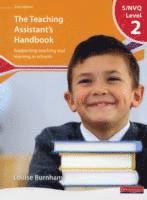bokomslag S/NVQ Level 2 Teaching Assistant's Handbook,