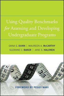 bokomslag Using Quality Benchmarks for Assessing and Developing Undergraduate Programs