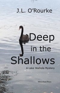 bokomslag Deep in the Shallows: A Lake Waihola Mystery