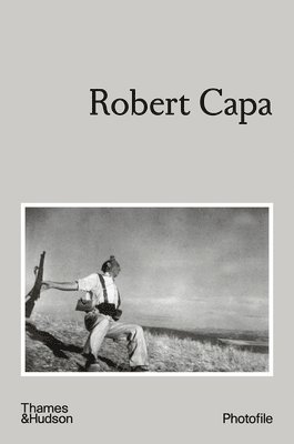 Jean Lacouture - Robert Capa, Häftad