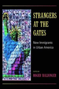 bokomslag Strangers at the Gates