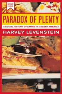 bokomslag Paradox of Plenty