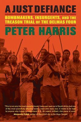 Peter Harris - A Just Defiance: Bombmakers, Insurgents, and the Treason Trial of the Delmas Four, Inbunden
