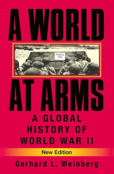 bokomslag A World at Arms