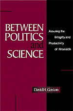 bokomslag Between Politics and Science