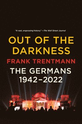 Frank Trentmann - Out of the Darkness: The Germans, 1942-2022, Häftad