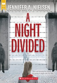 bokomslag A Night Divided (Scholastic Gold)