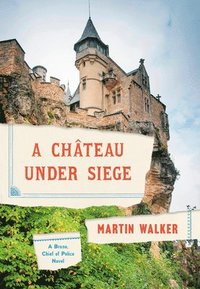 bokomslag A Chateau Under Siege: A Bruno, Chief of Police Novel