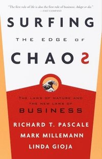 bokomslag Surfing the Edge of Chaos: The Laws of Nature and the New Laws of Business