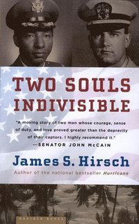 bokomslag Two Souls Indivisible: The Friendship That Saved Two POWs in Vietnam