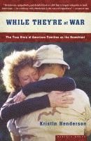 bokomslag While They're at War: The True Story of American Families on the Homefront