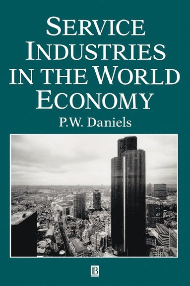 Peter W. Daniels - Service Industries in the World Economy, Häftad