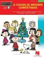 bokomslag Charlie Brown Christmas Piano Play-Along Volume 34 Book/Online Audio [With CD]