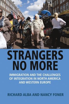 Richard Alba, Nancy Foner - Strangers No More, Inbunden