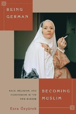 Esra Özyürek - Being German, Becoming Muslim, Häftad
