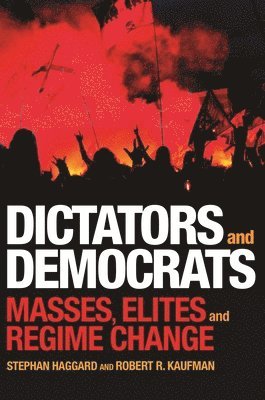 Stephan Haggard, Robert R. Kaufman - Dictators and Democrats, Inbunden