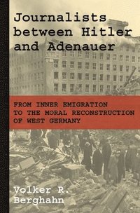 bokomslag Journalists between Hitler and Adenauer