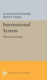 bokomslag International System
