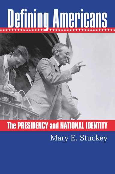 Mary E. Stuckey - Defining Americans, Inbunden