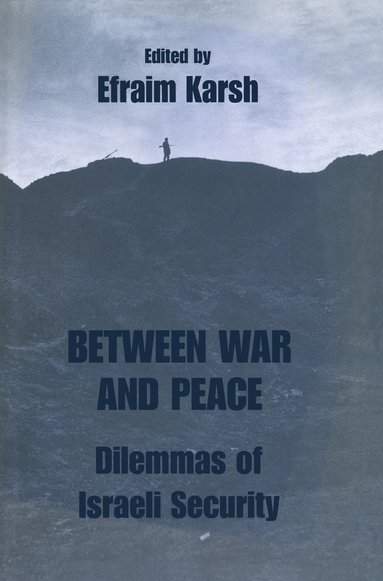 bokomslag Between War and Peace