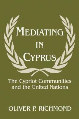 Oliver P. Richmond - Mediating in Cyprus, Häftad