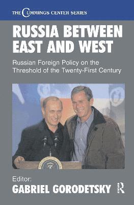 bokomslag Russia Between East and West