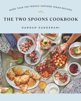 bokomslag Two Spoons Cookbook