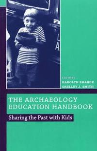bokomslag The Archaeology Education Handbook