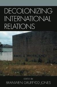 bokomslag Decolonizing International Relations